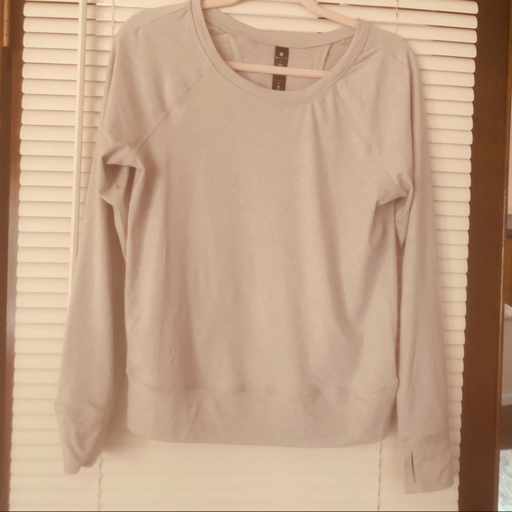 Long sleeve Yogalicious slit back shirt